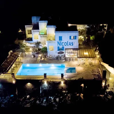 Nicolas 3*