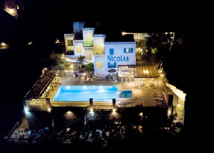 Nicolas 3*