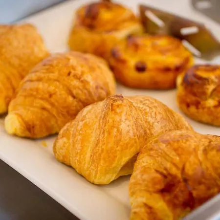 Nicolas アパートホテル